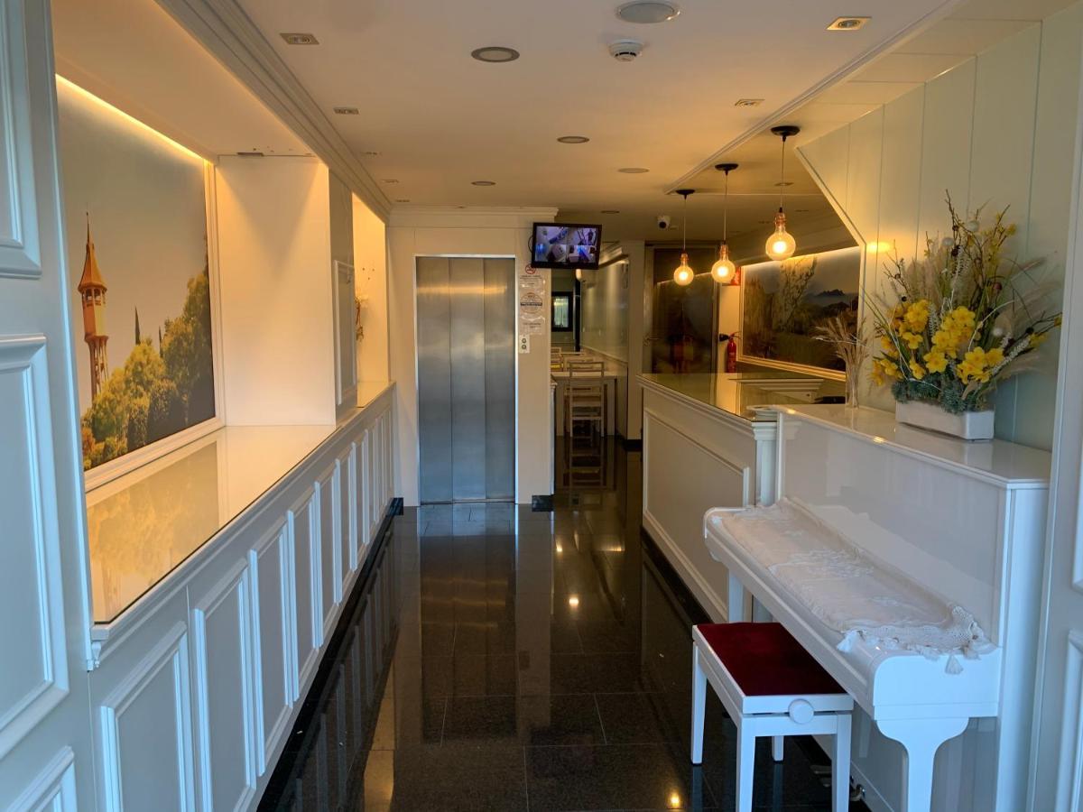 Hotel Ric Sabadell Exterior photo